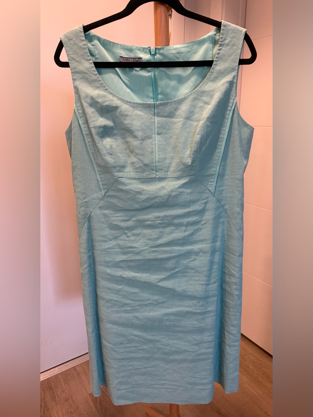 Anne Klein Sleeveless Scoop Neck Sheath Dress in Light Aqua